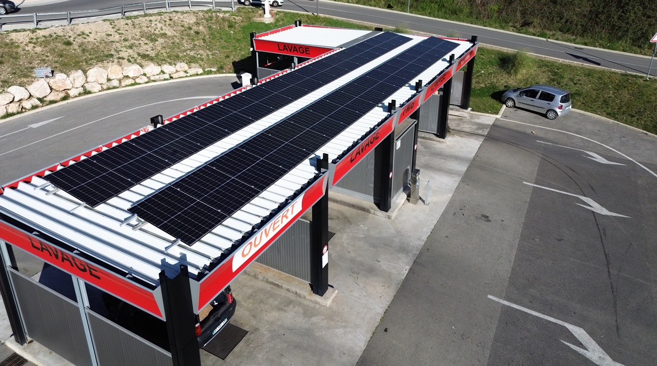 Exemple d'installation de panneaux photovoltaïques par P2M Énergies